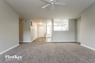 529 Streamside Dr in Greenfield, IN - Foto de edificio - Building Photo