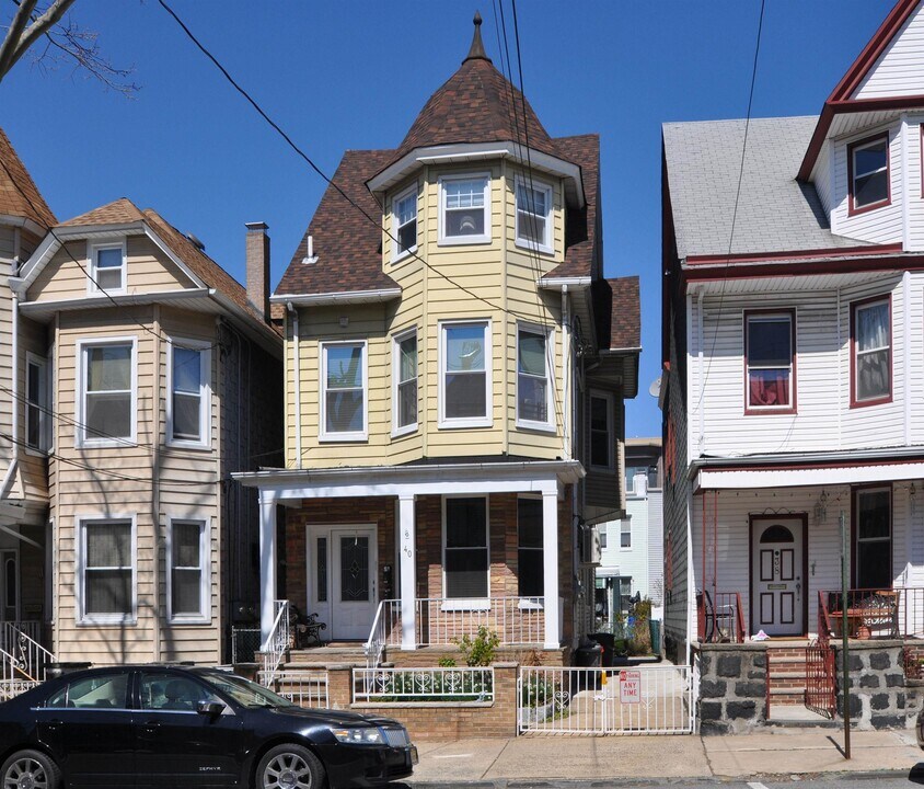 40 47th St in Weehawken, NJ - Building Photo