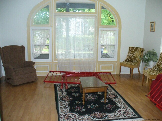 142 Washington St in Saratoga Springs, NY - Building Photo - Building Photo