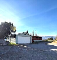 121 Larch Ct in Bodfish, CA - Building Photo