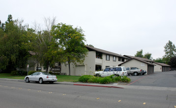 Citadel Apartments in Rohnert Park, CA - Foto de edificio - Building Photo