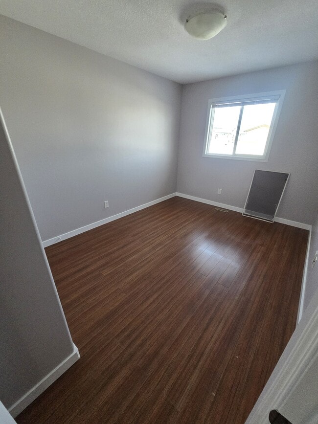 8618-8103 103 Ave in Grande Prairie, AB - Building Photo - Building Photo