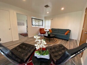 520 S Inglewood Ave, Unit 3 in Inglewood, CA - Foto de edificio - Building Photo