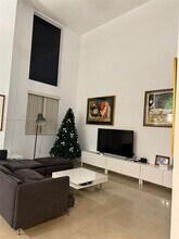 1 Glen Royal Pkwy in Miami, FL - Building Photo - Building Photo