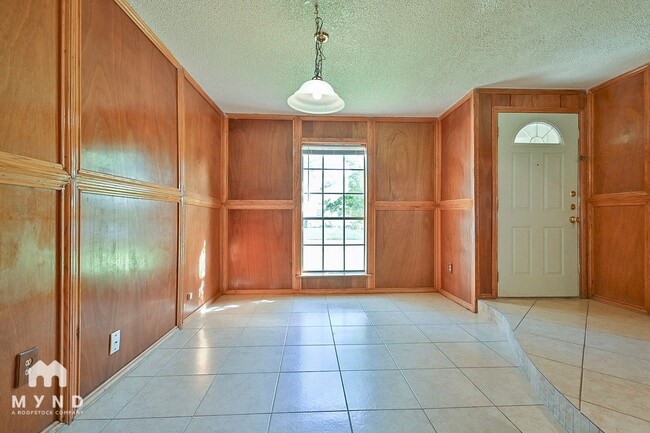 712 Meadowglen Dr in Baytown, TX - Building Photo - Building Photo