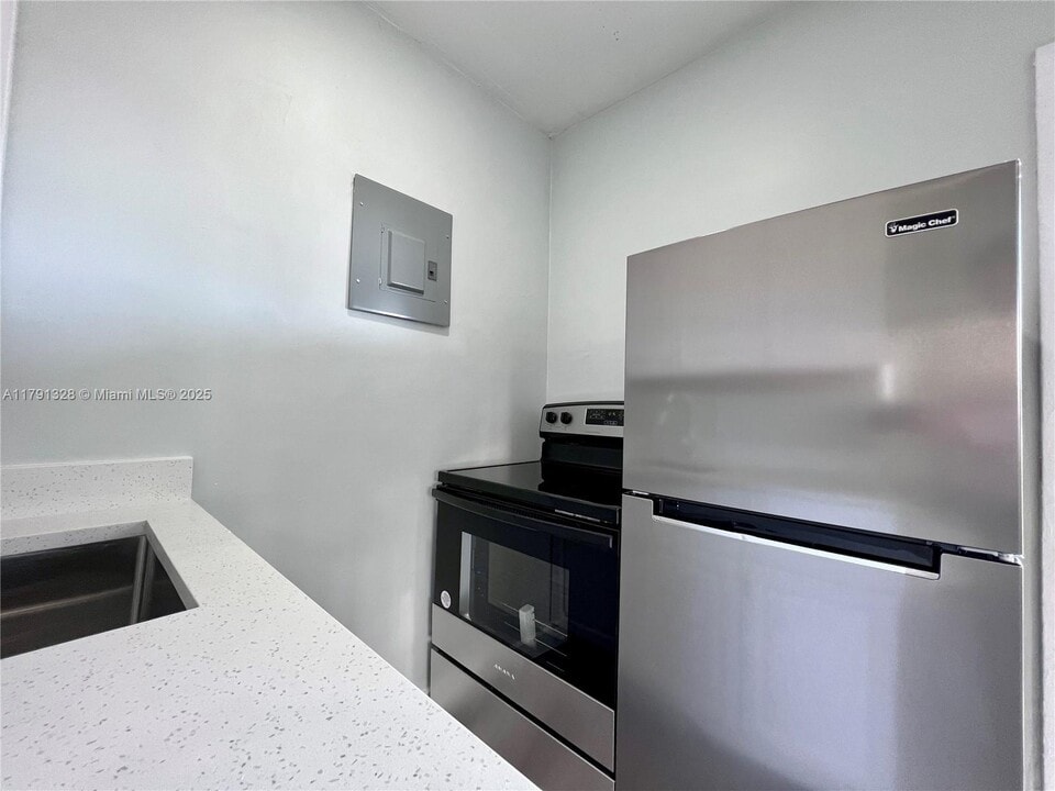 2901 NW 18th St in Fort Lauderdale, FL - Building Photo