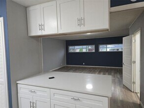 1818 E Lovers Ln in Arlington, TX - Building Photo - Building Photo