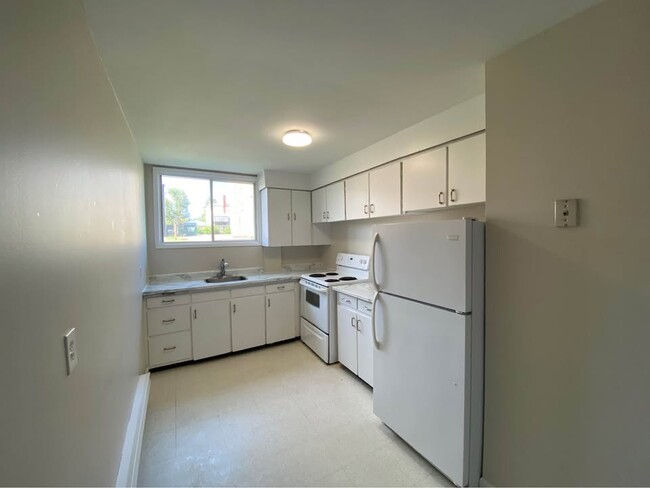21 Verdun St in Moncton, NB - Building Photo - Building Photo