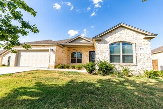 336 Jake Dr in Jarrell, TX - Foto de edificio - Building Photo