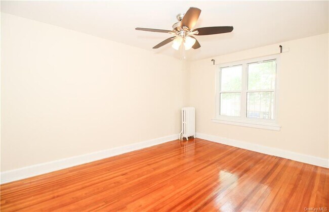 153 Fifth Ave-Unit -3 in Pelham, NY - Foto de edificio - Building Photo