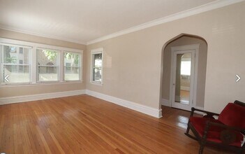 916 Pleasant St, Unit 1 in Oak Park, IL - Building Photo - Building Photo