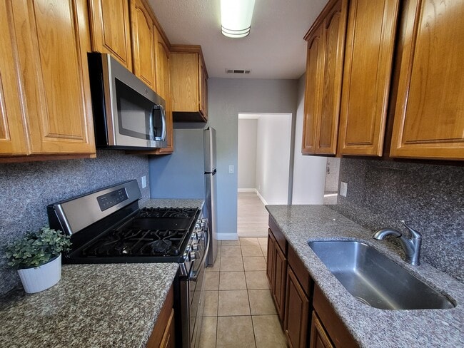 569 Smalley Ave in Hayward, CA - Building Photo - Building Photo