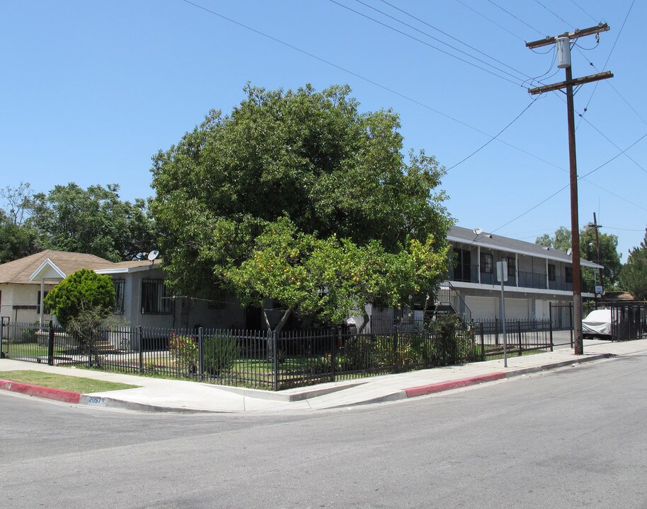 2057 E 77th St in Walnut Park, CA - Building Photo