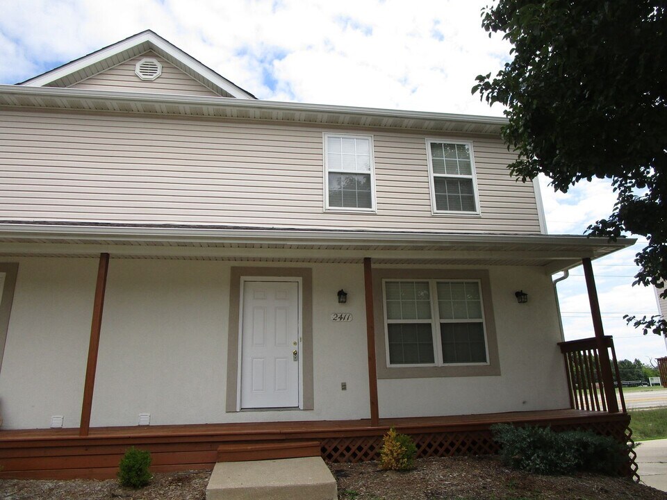 2409-2411 Northampton Dr-Unit -2411 Northampton Dr. in Columbia, MO - Building Photo