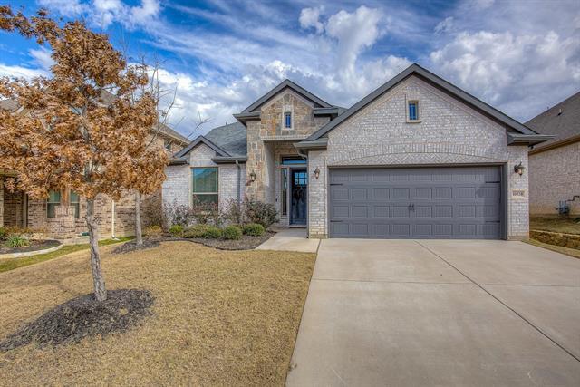 10320 Linger Ln in Fort Worth, TX - Building Photo