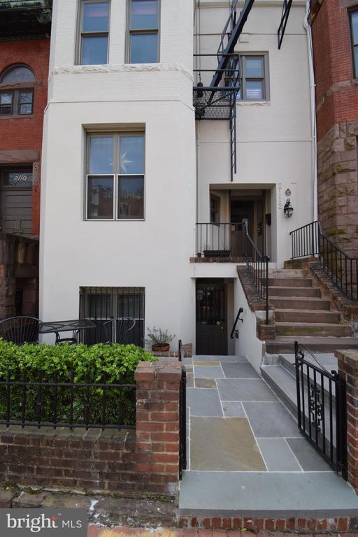 property at 2112 O St NW