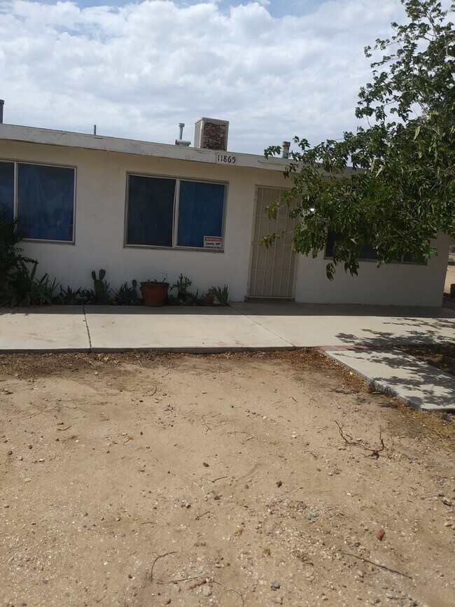 11865 Chamberlaine Way Rentals in Adelanto, CA