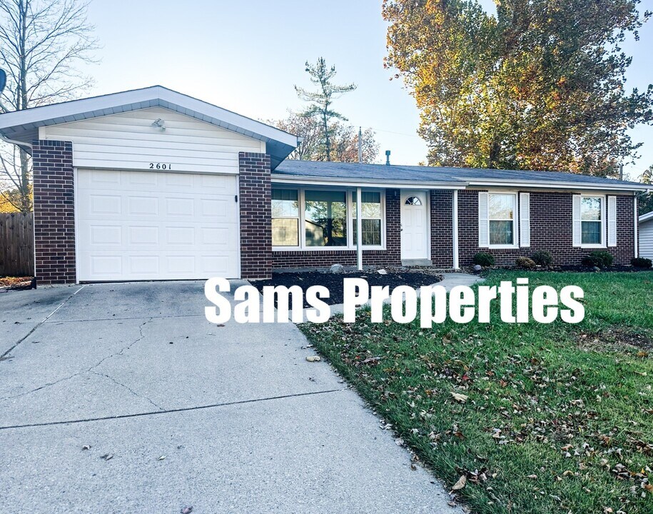 2601 Fair Oaks Dr in St. Charles, MO - Building Photo