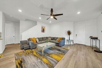 4715 Pico Pico St in San Antonio, TX - Building Photo - Building Photo
