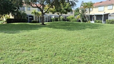 671 Deer Creek Corona Way in Deerfield Beach, FL - Building Photo - Building Photo
