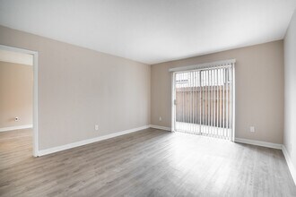 8915 Broadway in Houston, TX - Foto de edificio - Interior Photo