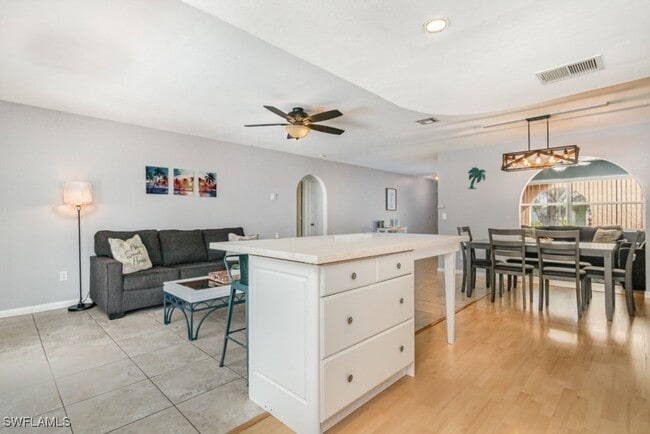 property at 922 SE 25th Ln