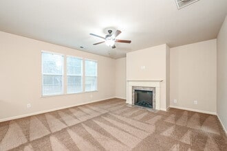 1224 Nottley Dr in Locust Grove, GA - Foto de edificio - Building Photo