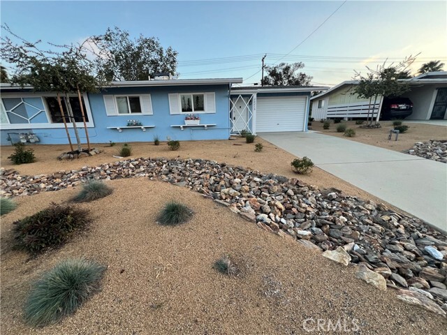 26215 Cherry Hills Blvd in Menifee, CA - Foto de edificio