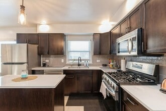 856 E Capri Dr in Palatine, IL - Building Photo - Building Photo