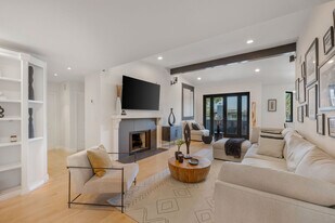 4600 Via Dolce, Unit 4600 Via Dolce #301 Marina del Rey CA 90292 in Marina Del Rey, CA - Building Photo