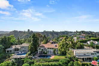 10814 Savona Rd in Los Angeles, CA - Building Photo - Building Photo