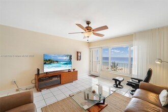 300 Oregon St in Hollywood, FL - Foto de edificio - Building Photo