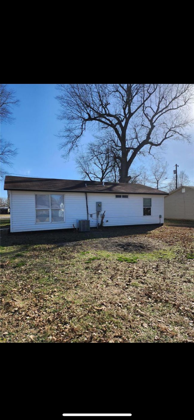 109 Joyce Ave in Bernie, MO - Foto de edificio - Building Photo