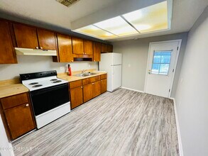 2664 Sunrise Village Dr in Orange Park, FL - Building Photo - Building Photo