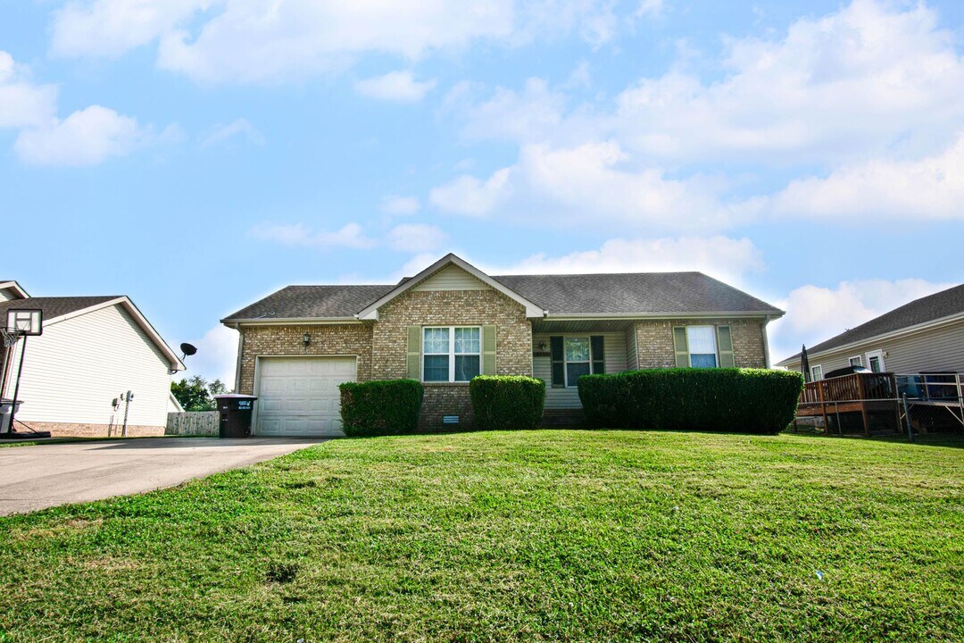 3258 Tabby Dr in Clarksville, TN - Building Photo