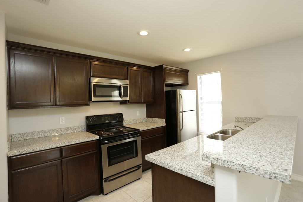 Stone Oak Apartments in Harlingen, TX | ApartmentHomeLiving.com