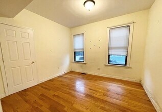 1568 Tremont St, Unit 1 in Boston, MA - Building Photo - Building Photo