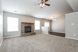 7737 Blue Willow Dr in Indianapolis, IN - Building Photo - Building Photo