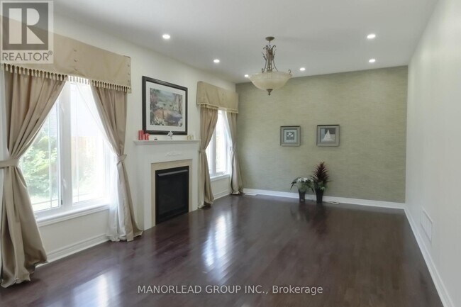 18 Snowling Dr in Ajax, ON - Building Photo - Building Photo