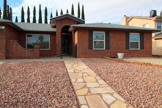 1809 Pueblo Alegre Dr in El Paso, TX - Building Photo - Building Photo