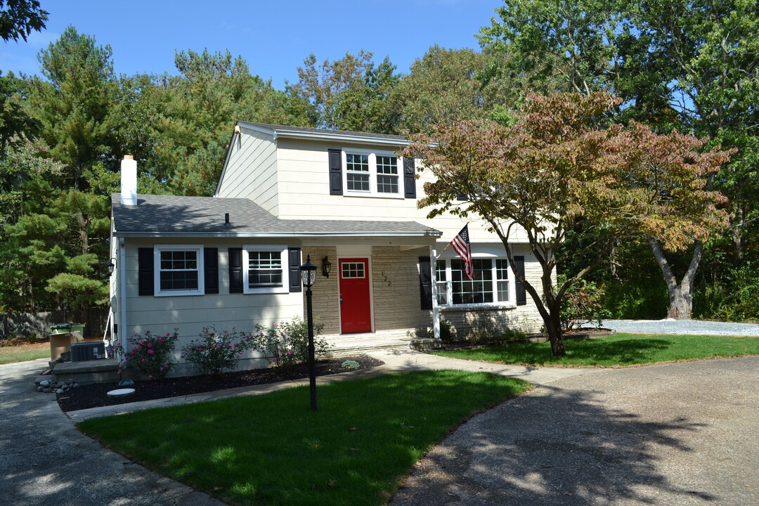 122 Seaside Ave in Egg Harbor Township, NJ - Building Photo