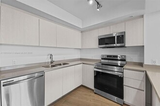 1500 Bay Rd, Unit M-0823 in Miami Beach, FL - Building Photo - Building Photo