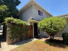 5695 Playa del Rey in San Jose, CA - Building Photo