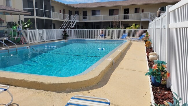 360 Base Ave E in Venice, FL - Building Photo - Building Photo