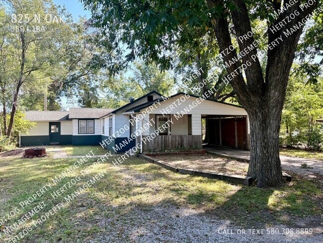 property at 825 N Oak St