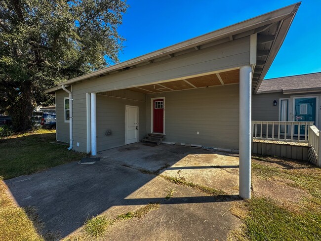 128 Happy Home Ln in Orange, TX - Foto de edificio - Building Photo