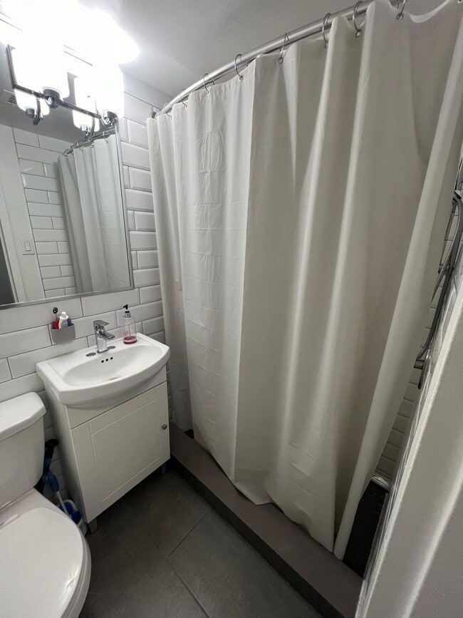 105 Milton in Montréal, QC - Building Photo - Building Photo