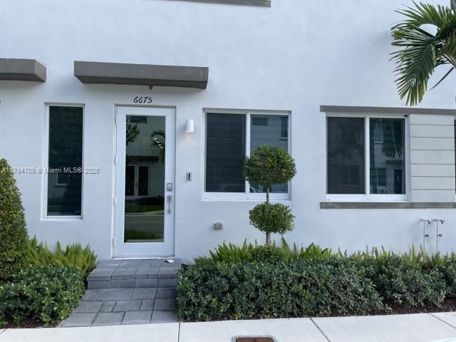 6675 NW 102nd Path in Doral, FL - Building Photo - Building Photo