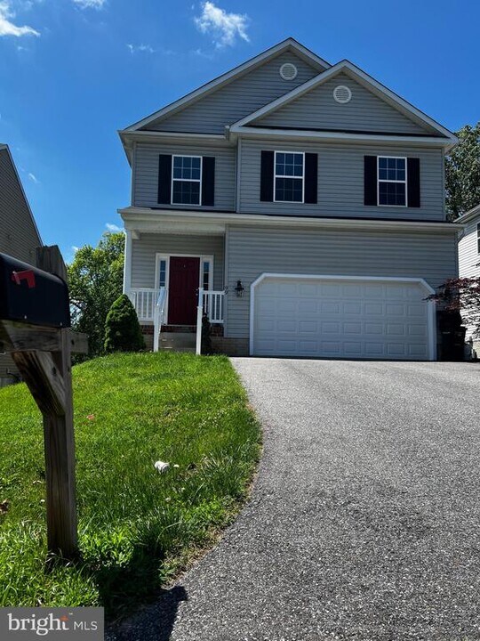 99 Clarence Ave in Severna Park, MD - Building Photo