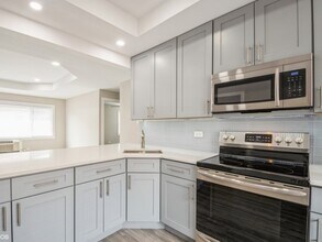 6747 N Olmsted Ave in Chicago, IL - Building Photo - Building Photo